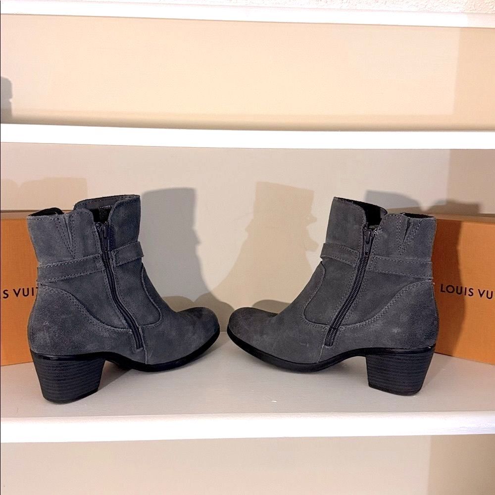 Earth Origins Women Tori Gray Ankle Boots size 8.5 Round Toe Buckle Block Heel - Picture 4 of 7